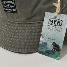 Chapeu Bucket Importado fabricado pela OTTO em sarja na cor verde oliva, com etiqueta SB YEH
